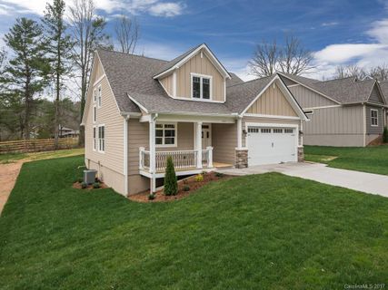 129 White Oak Road sold home in Oak Leaf Forest, Arden, NC