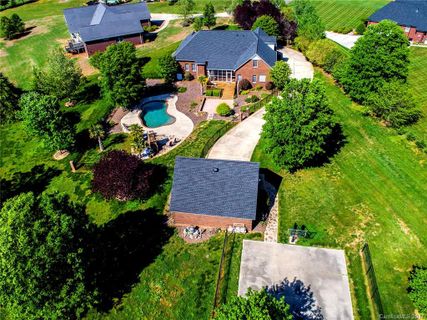 607 Ivah Lee Way