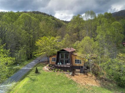 182 Dahlia Lane sold home in Mountain Valley Estates, Waynesville, NC