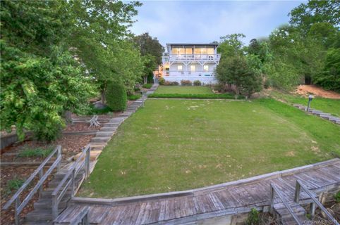 302 Shoreline Road