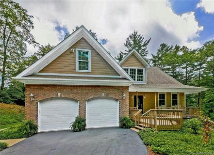 8 Windrush Lane