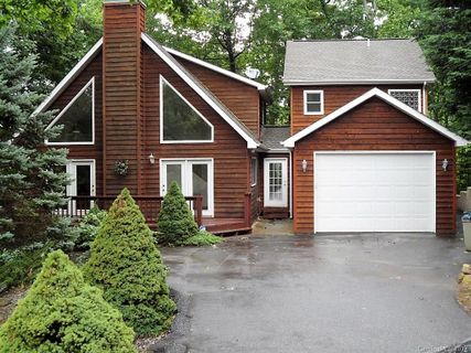 737 Crestmont Drive