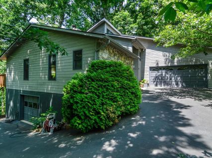 18 Exeter Drive