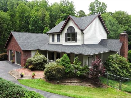 100 Horseshoe Trail