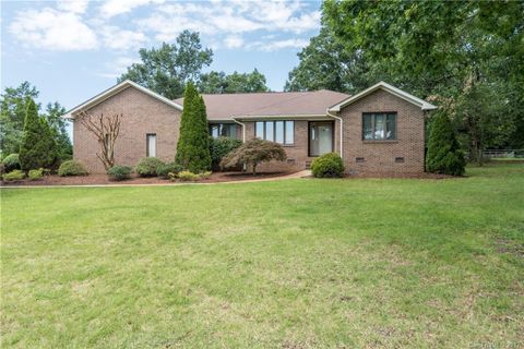 3757 Heatherbrook Trail