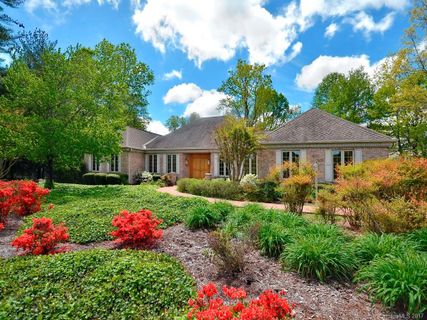 10 Thornapple Drive
