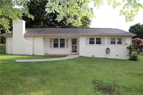 240 W Debbie Lane