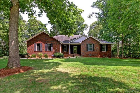 404 Seven Springs Loop