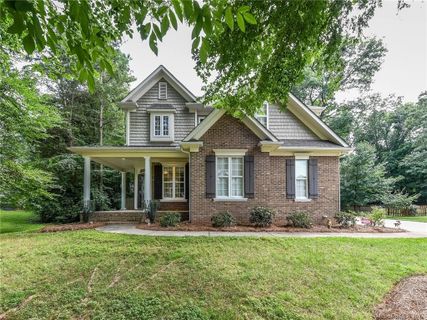 2811 Foxwood Road