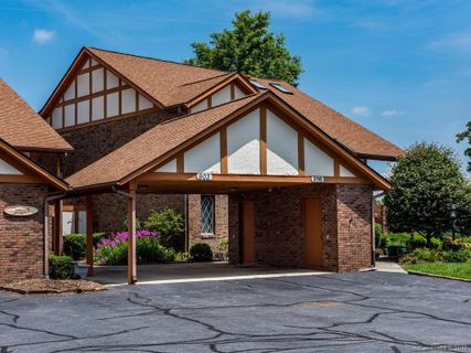 903 Fleetwood Plaza