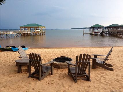 708 Isle Of Pines Road