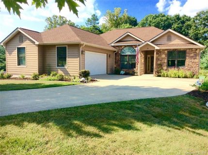 18 Bombay Court sold home in Cross Creek, Candler, NC