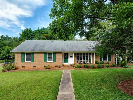 6135 Lake Forest Road