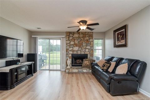 8208 Golf Ridge Drive 902 sold home in Crestview, Charlotte, NC
