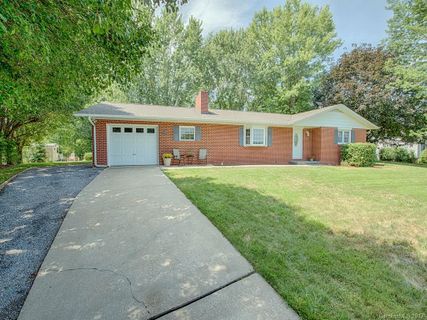 62 Pinewood Lane sold home in Camelot, Clyde, NC