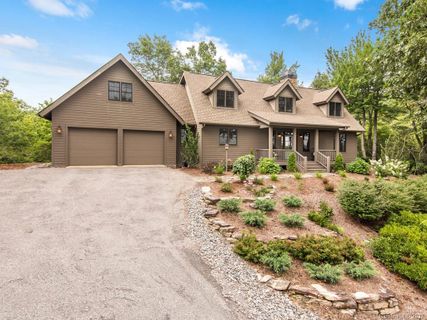 464 Sylvan Byway