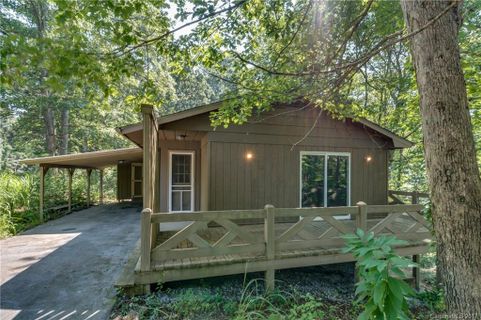 1 Country Road sold home in Town And Country Estates, Hendersonville, NC