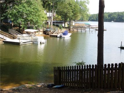 317 Robinhood Road 01 sold home in High Rock Lake, Lexington, NC