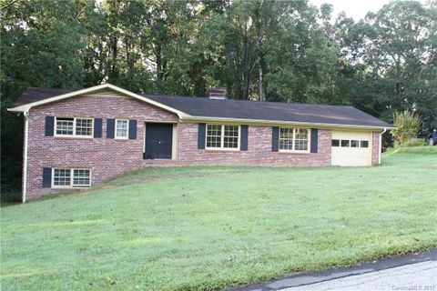 200 Whispering Hills Drive sold home in Whispering Hill Estates, Hendersonville, NC