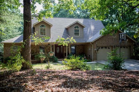 318 Lake Forest Drive