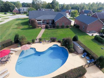 4373 Woodsbury Lane