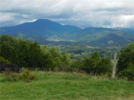 9 Hawk Mountain Road sold home in Hawk Mountain, Waynesville, NC