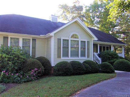 8 Old Applewood Lane sold home in Old Applewood Hollow, Hendersonville, NC