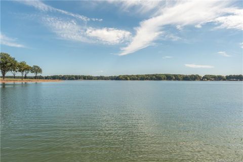 294 Shoreline Loop