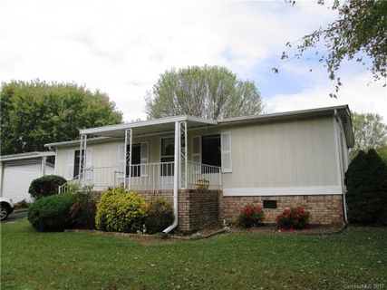 302 Meadowbrook Court 17