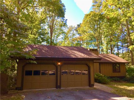 17 Maybury Court sold home in Brookwood, Arden, NC