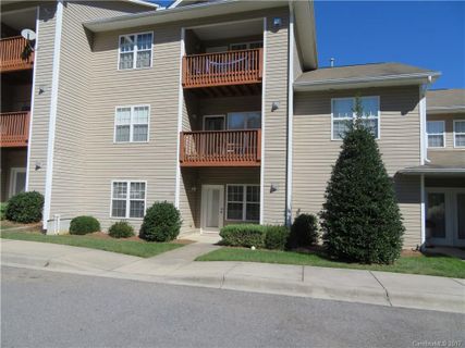 18 Commons Way 102