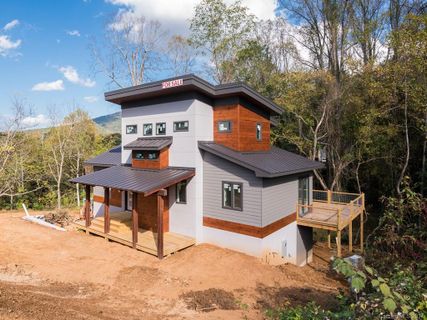 8 Deer Run Court