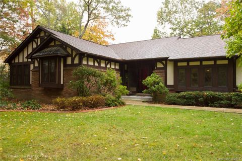 8 Laurel Lakeshore Drive