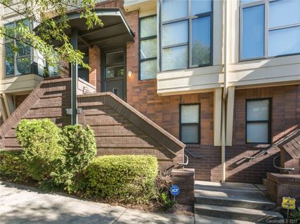 631 E 10th Street sold home in Cityview, Charlotte, NC