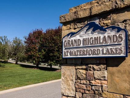 22 Autumn Leaf Drive sold home in Grand Highlands Waterford Lake, Fletcher, NC