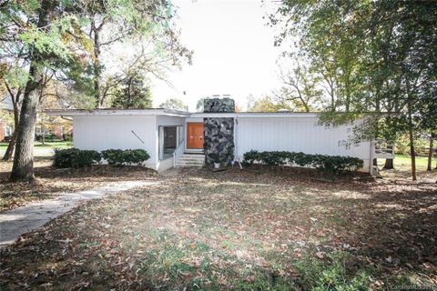 5601 Merrymount Drive sold home in Carmel Country Club, Charlotte, NC