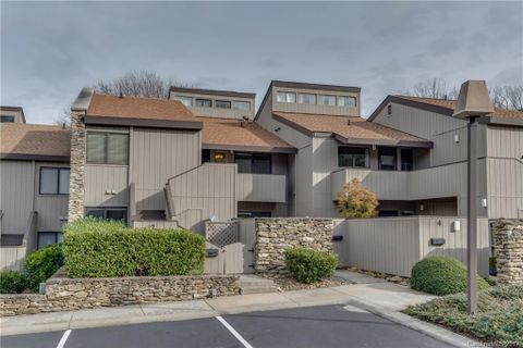 7 Lakemoor Lane