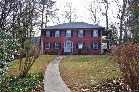 27 Shorewood Drive