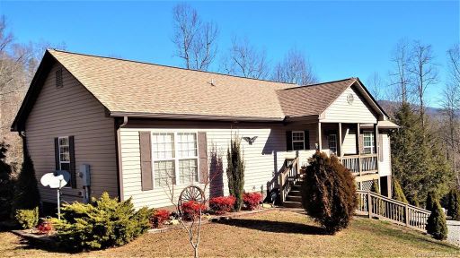41 Down Hemlock Lane 25 sold home in Torwood, Whittier, NC