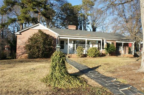 1004 E Maple Street 12
