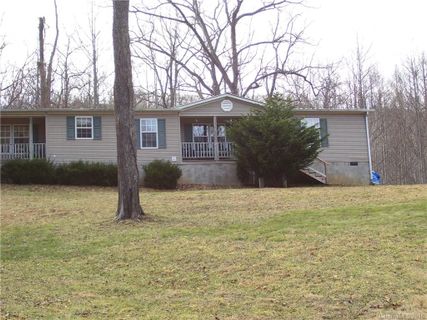 400 Powderhorn Drive sold home in Country Place of Waynesville, Waynesville, NC