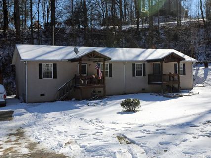 205 Delanne Drive sold home in Sulphur Springs Park, Waynesville, NC