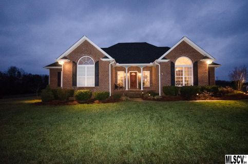 906 Clear Creek Circle