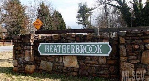 3940 Heatherbrook Trail 27