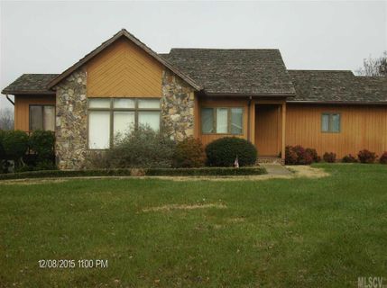 26 Meandering Way