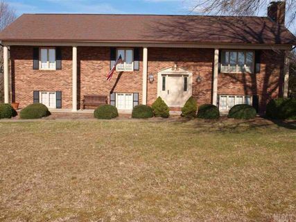 38 Meandering Way