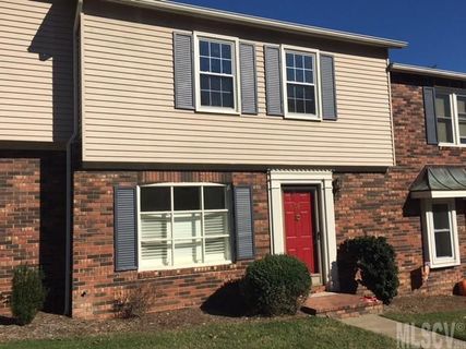 2705 N Center Street 28