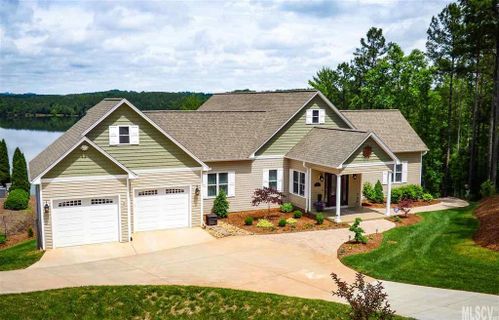124 Edgewater Court