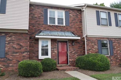 2705 N Center Street 13