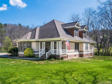 23 Meadow Brook Drive sold home in Meadowood, Fletcher, NC